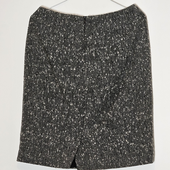 Neiman Marcus Women's Mini Skirt Black White Wool Blend Tweed Size 6. - Picture 5 of 7